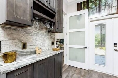 Tropical Garden Hideaway