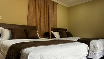 Habitación Deluxe doble, balcón, vistas a la ciudad | 1 dormitorio y wifi gratis