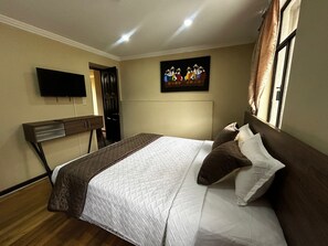 Chambre Deluxe double ou avec lits jumeaux, 1 chambre, salle de bain attenante | 1 chambre, accès au Wi-Fi (inclus)