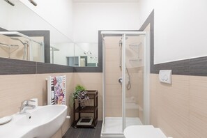 Shower, hair dryer, bidet - iFlat | Lovely and Cozy Apartment (Roma)