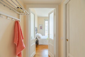 2 chambres, fer et planche à repasser, Wi-Fi, draps fournis