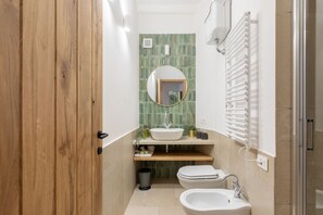 Shower, hair dryer, bidet, towels - iFlat | Peaceful and brand new apt in Trastevere (Roma)