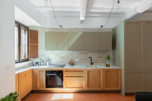 冷蔵庫、オーブン、コンロ、食器洗い機