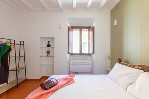 2 室のベッドルーム、アイロン / アイロン台、WiFi、ベッドシーツ