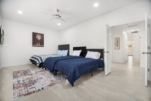 4 عدّة غرف نوم ومكواة/لوح كي وواي فاي وملاءات أسرّة