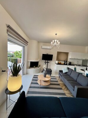 Smart TV, fireplace - Holiday modern family-friendly apartment (Kiveri)