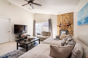 Télévision, cheminée