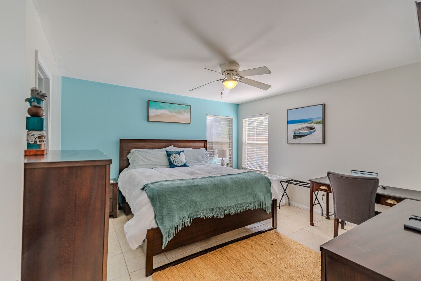 3 bedrooms, desk, iron/ironing board, travel crib