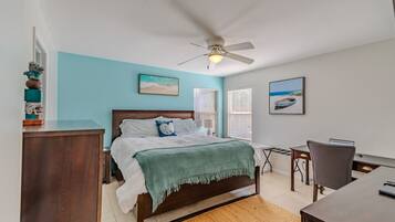 3 bedrooms, desk, iron/ironing board, travel crib