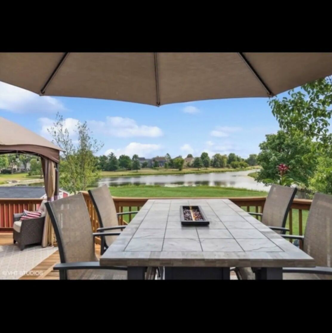 Beautiful  3-bedroom Lake house  in Lake in the Hills