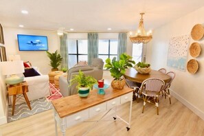 Dining - Sandpiper 7-C condo ON THE BEACH -  POOL - SMART TVs (Gulf Shores)