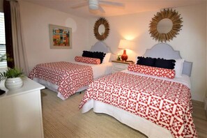 2 habitaciones, tabla de planchar con plancha y cuna de viaje 