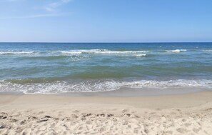 A beach with clear blue water and a sandy shore. - 2 bedroom gorgeous home in Postomino (Postomino)