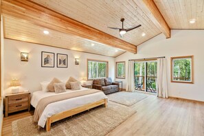 3 bedrooms, travel cot, WiFi, bed sheets