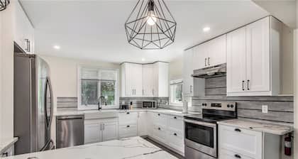 Charming 4-bed home in Orleans&Pet-Friendly