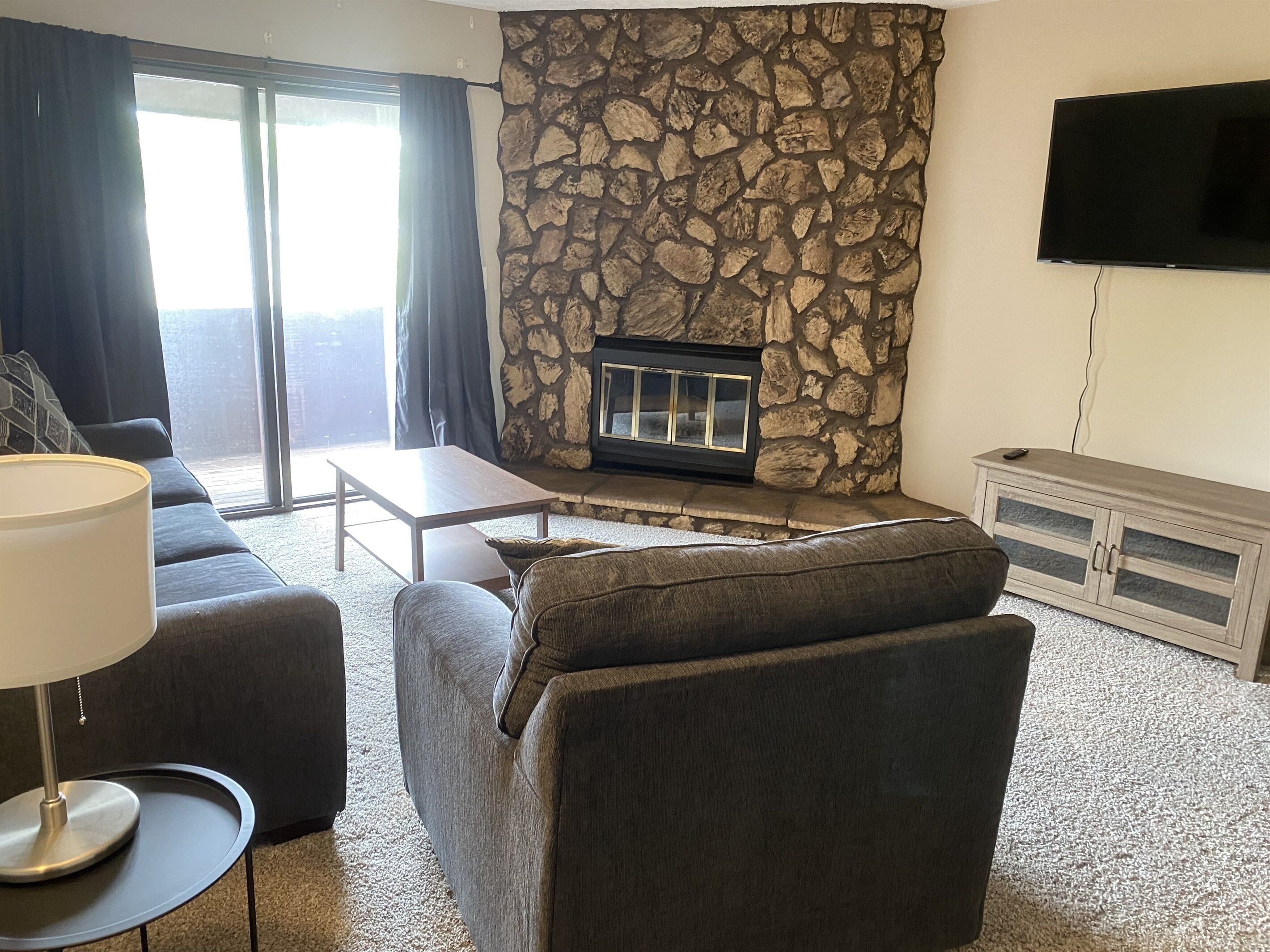 Spacious 2 Bed Condo, Pet Friendly