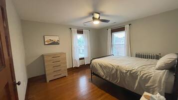 2 chambres, fer et planche Ă repasser, Wi-Fi, draps fournis