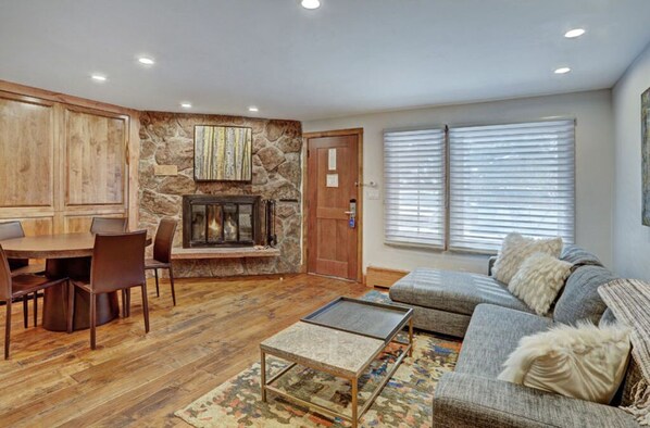 TV, peis og kontorer