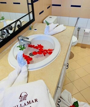 Gratis toiletartikelen, zeep, shampoo, toiletpapier