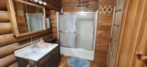 Towels, soap, toilet paper - Rustic 4-bedroom, lakefront, log cabin on Bull Lake! (Troy)