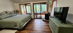 4 bedrooms, free WiFi, bed sheets - Rustic 4-bedroom, lakefront, log cabin on Bull Lake! (Troy)