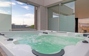 Indoor spa tub - 3 bedroom cozy apartment in Grottaglie (Grottaglie)