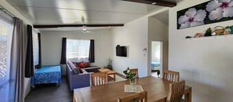 2-bedroom house with Free Wi-Fi, AC and lagoon view in welcoming Aitutaki