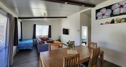 2-bedroom house with Free Wi-Fi, AC and lagoon view in welcoming Aitutaki