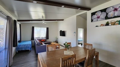 2-bedroom house with Free Wi-Fi, AC and lagoon view in welcoming Aitutaki