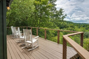 Terrace/patio - Center Hill Couples Retreat Cabin: Lake View, Deck (Sparta)