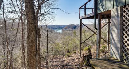 Center Hill Couples Retreat Cabin: Lake View, Deck