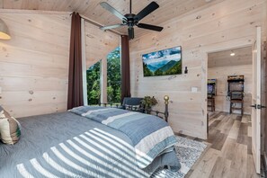 3 bedrooms, iron/ironing board, free WiFi, bed sheets - 🏊‍♂️ Luxury Cabin w/ Indoor Heated Pool • 10 Min to Parkway • No Steep Roads (Pigeon Forge)