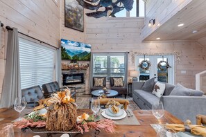 Smart TV, fireplace, video games, books - 🏊‍♂️ Luxury Cabin w/ Indoor Heated Pool • 10 Min to Parkway • No Steep Roads (Pigeon Forge)