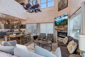 Smart TV, fireplace, video games, books - 🏊‍♂️ Luxury Cabin w/ Indoor Heated Pool • 10 Min to Parkway • No Steep Roads (Pigeon Forge)