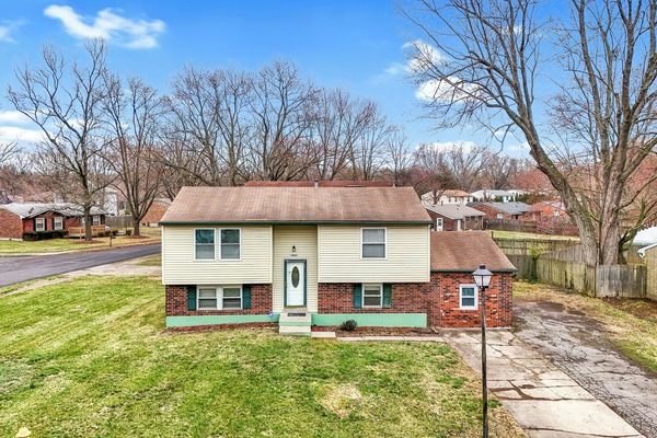 Corner lot . Wide free parking space right side of the house .