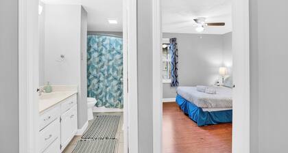 Home for up 11 guests, wide free parking/ between Fort Knox and Churchill Down.