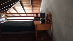 1 slaapkamer, een strijkplank/strijkijzer, wifi, beddengoed