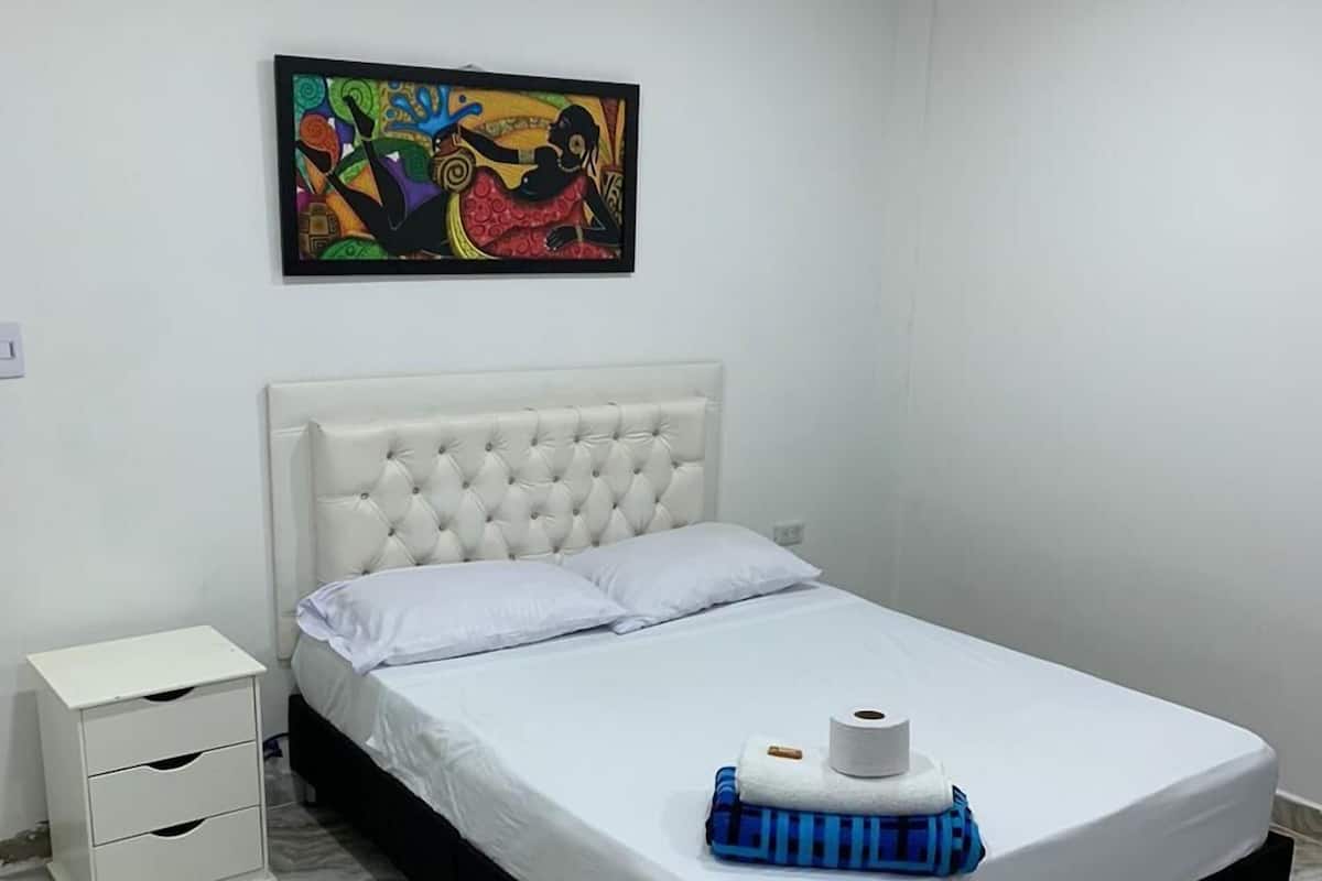 Quarto luxo | Camas com colchões pillow-top, Wi-Fi de cortesia, roupa de cama