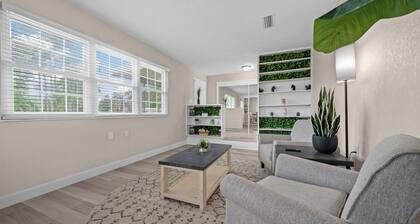 Relaxing, Cozy 3 BR King Suite Pool Home! Modern finishings & Design!