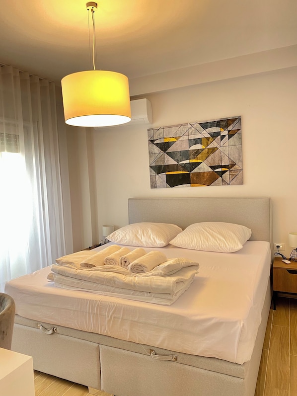 2 bedrooms, iron/ironing board, WiFi, bed sheets