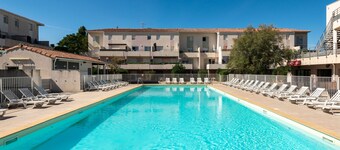 Appartement duplex avec vue piscine, près du port