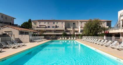 Appartement duplex avec vue piscine, près du port