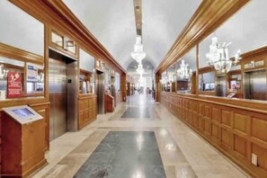 Lobby - Castle 401 Oceanfront Studio with Pool, Beach Access, Tennis and FREE Parking (Miami Beach)