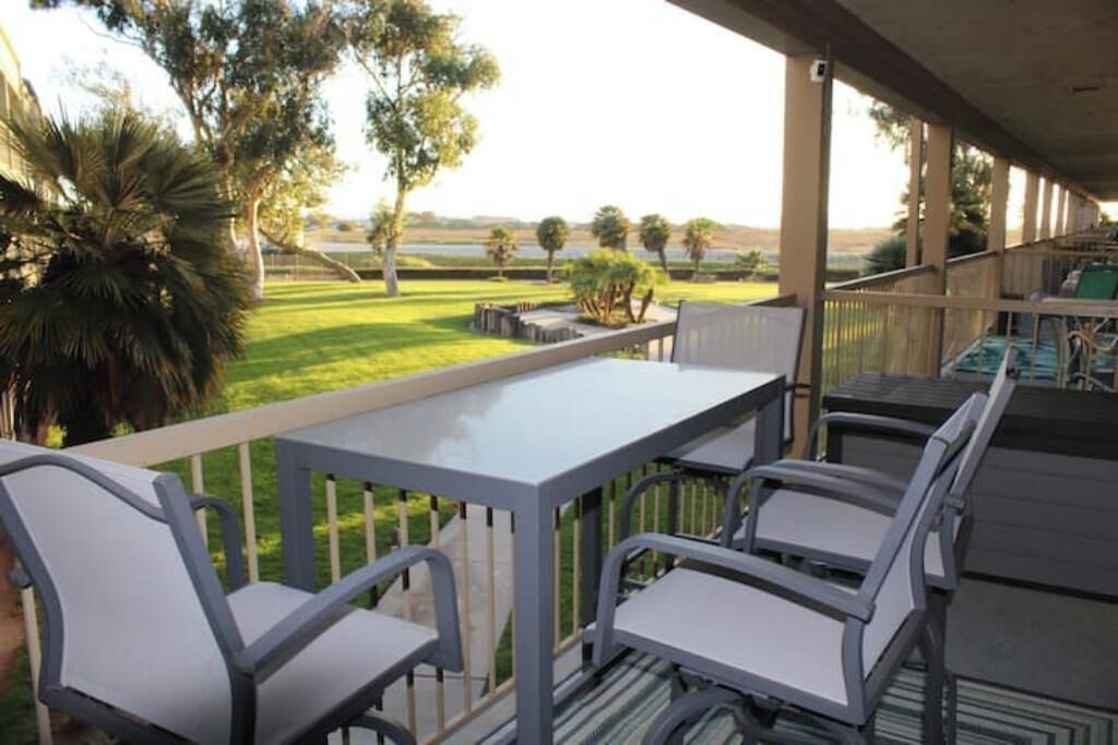 Surfside Waterfront Getaway