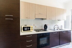 Fridge, microwave, oven, stovetop - Sa Omu de Virgiliu - Affitti Brevi Italia (Ulassai)