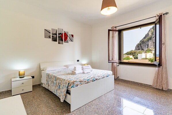 3 chambres, fer et planche à repasser, Wi-Fi gratuit, draps fournis