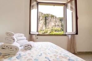 3 dormitorios, tabla de planchar con plancha, wifi gratis y ropa de cama