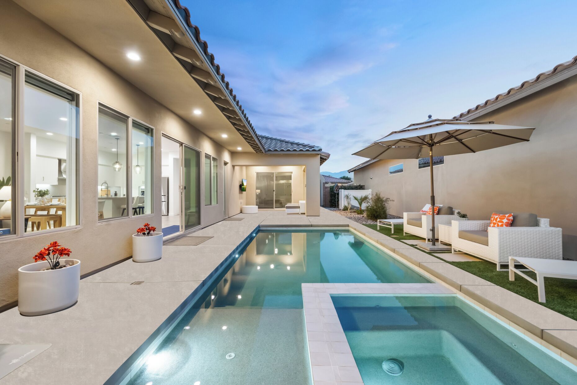 حمّام سباحة مُدفَّأ