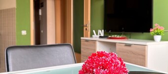 Yellow Moon Hostel&Apartment