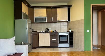 Yellow Moon Hostel&Apartment